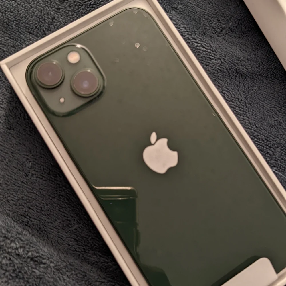 iPhone 13 - Picture 4 of 5